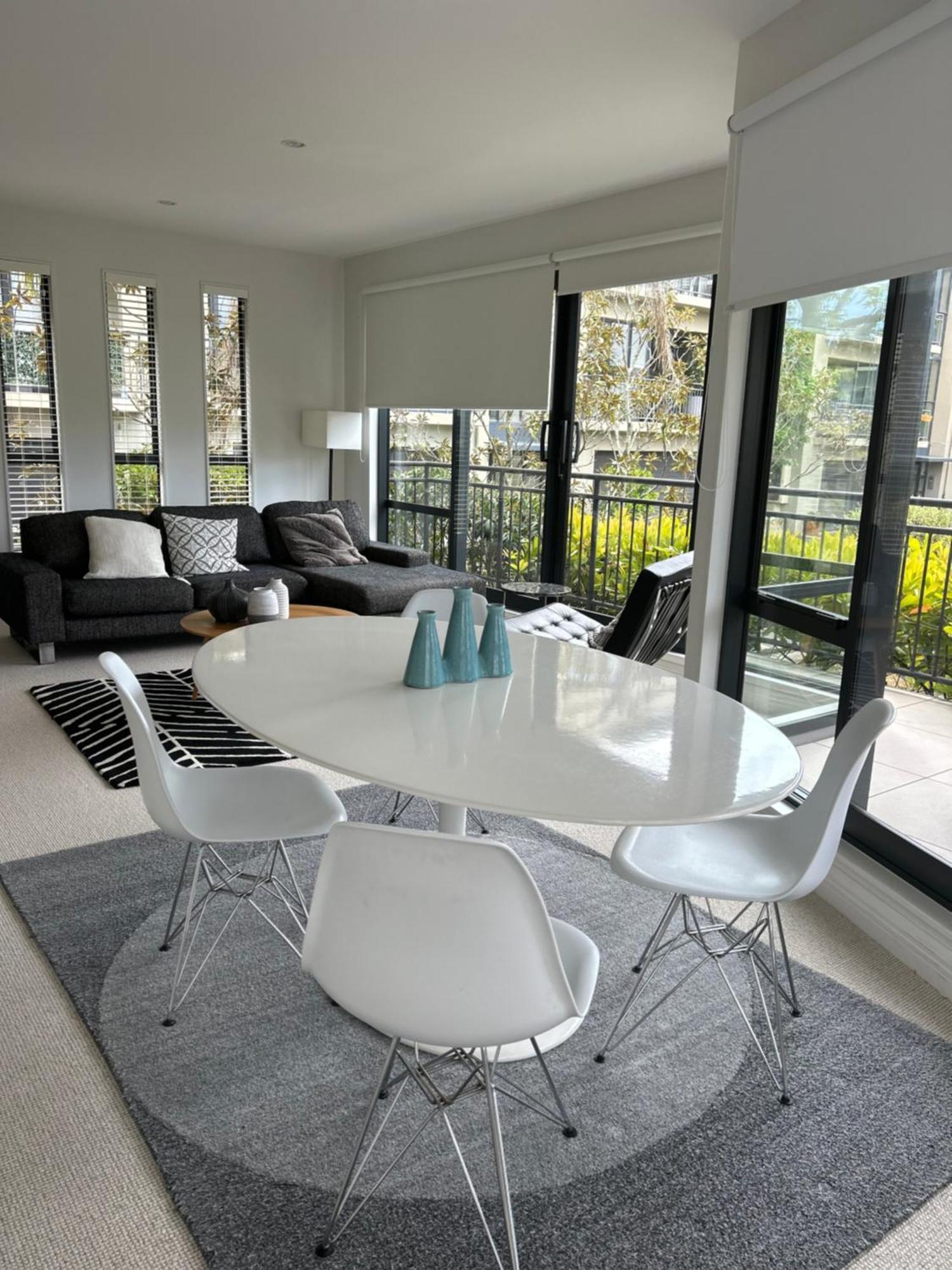 Newmarket Fully Furnished 2 Bedrooms *