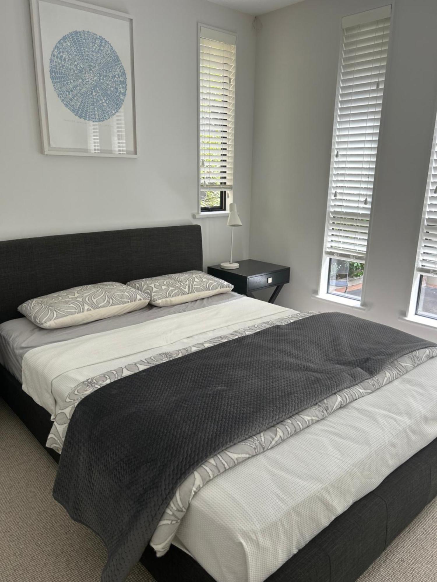 Apartment Newmarket Fully Furnished 2 Bedrooms *