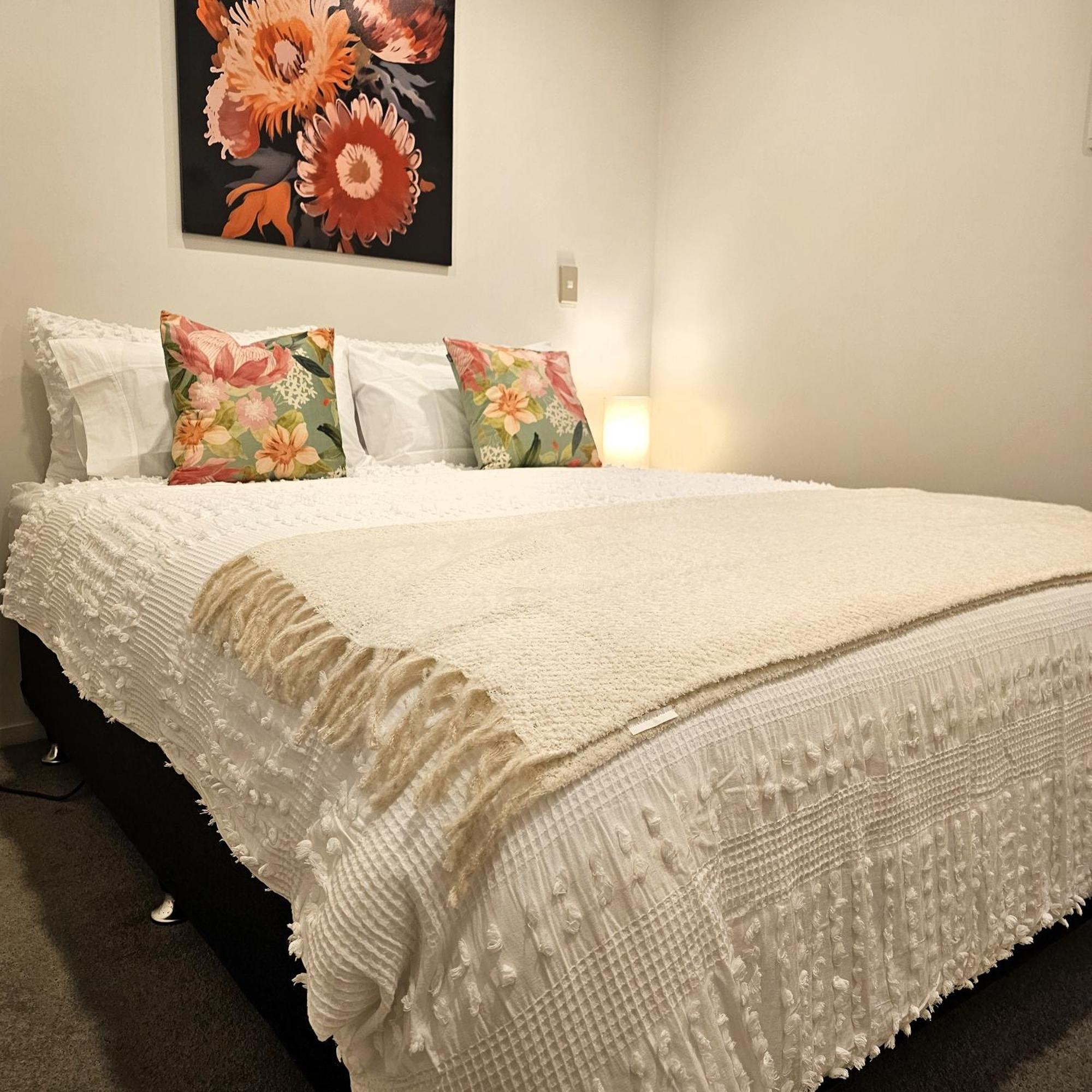 Apartment Urban Oasis - Spa, Pool And Kitchen Auckland