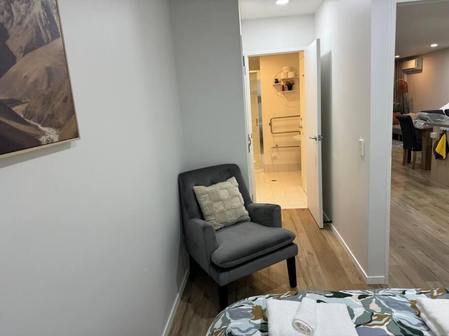 Stunning 3 Bd - 2 Bth - Pool & Carpark Apartment
