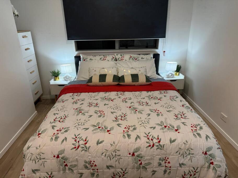 Stunning 3 Bd - 2 Bth - Pool & Carpark Apartment