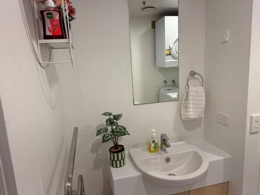 Stunning 3 Bd - 2 Bth - Pool & Carpark *