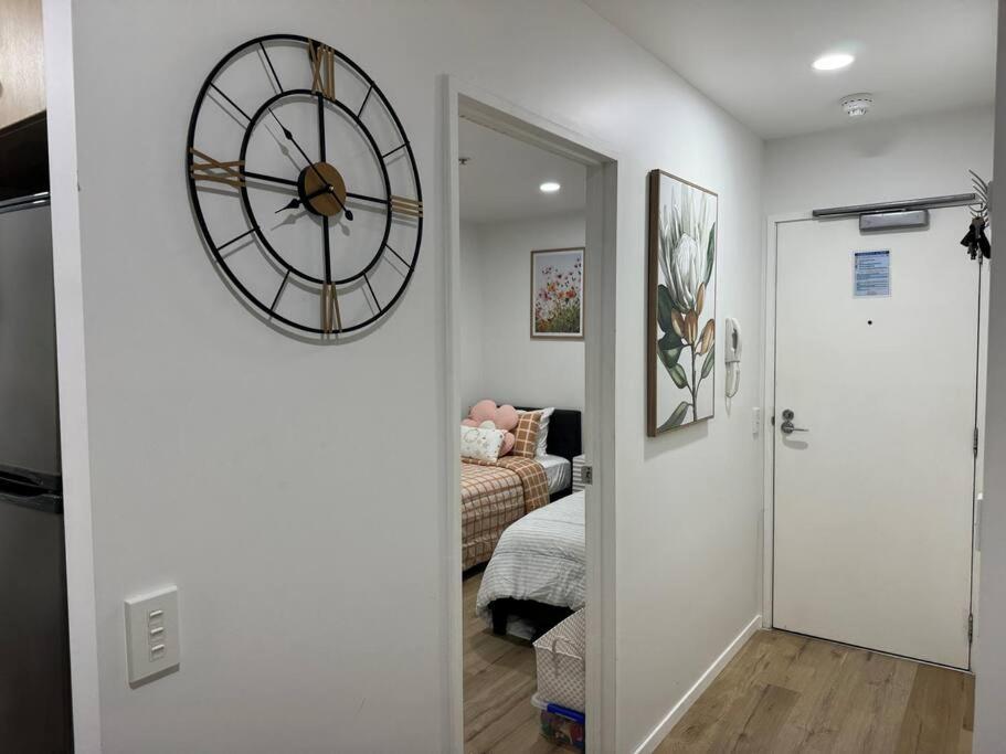 Stunning 3 Bd - 2 Bth - Pool & Carpark Auckland
