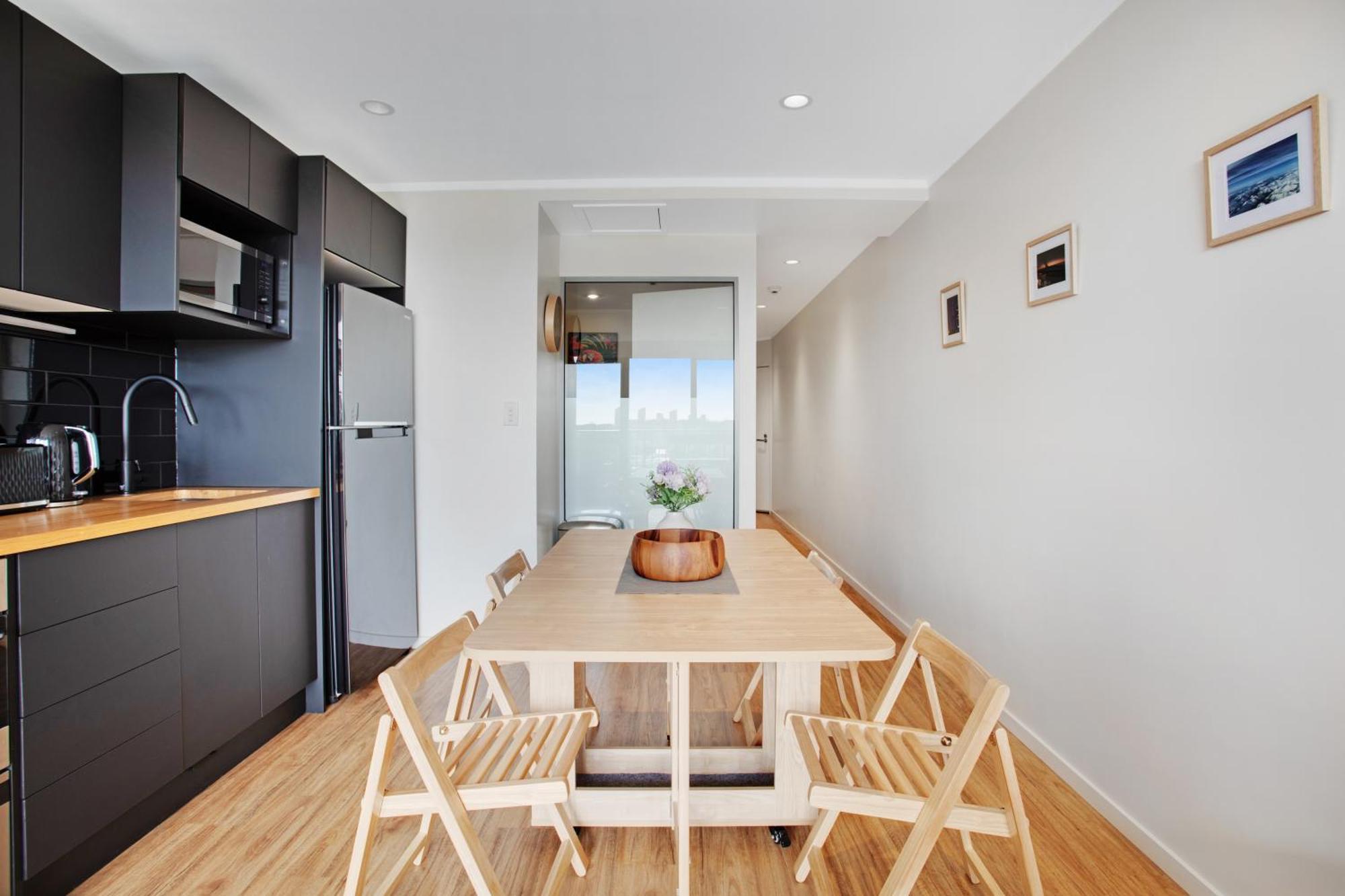 Apartment Escape With Views, Pool - Gym