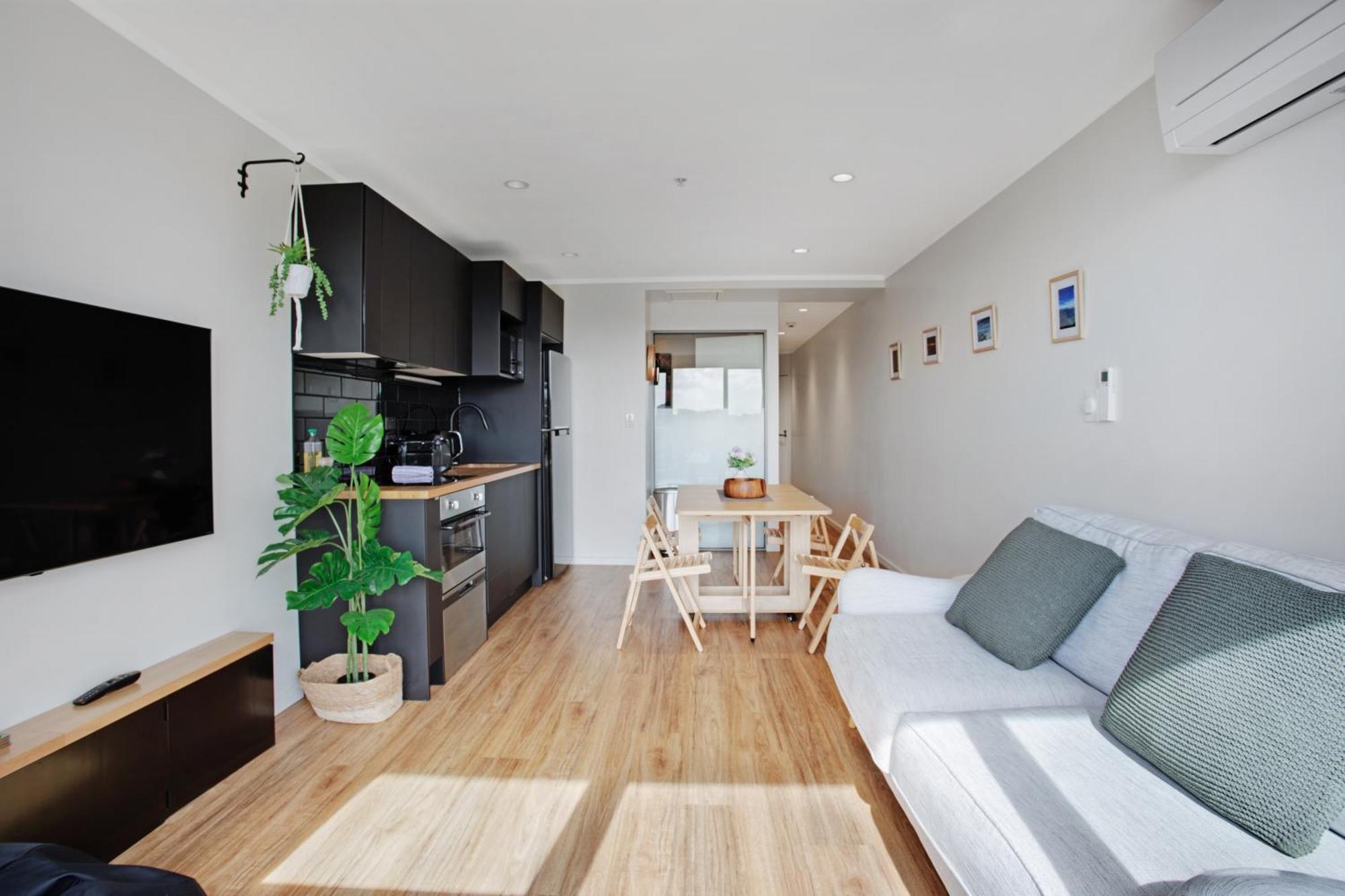 Apartment Escape With Views, Pool - Gym