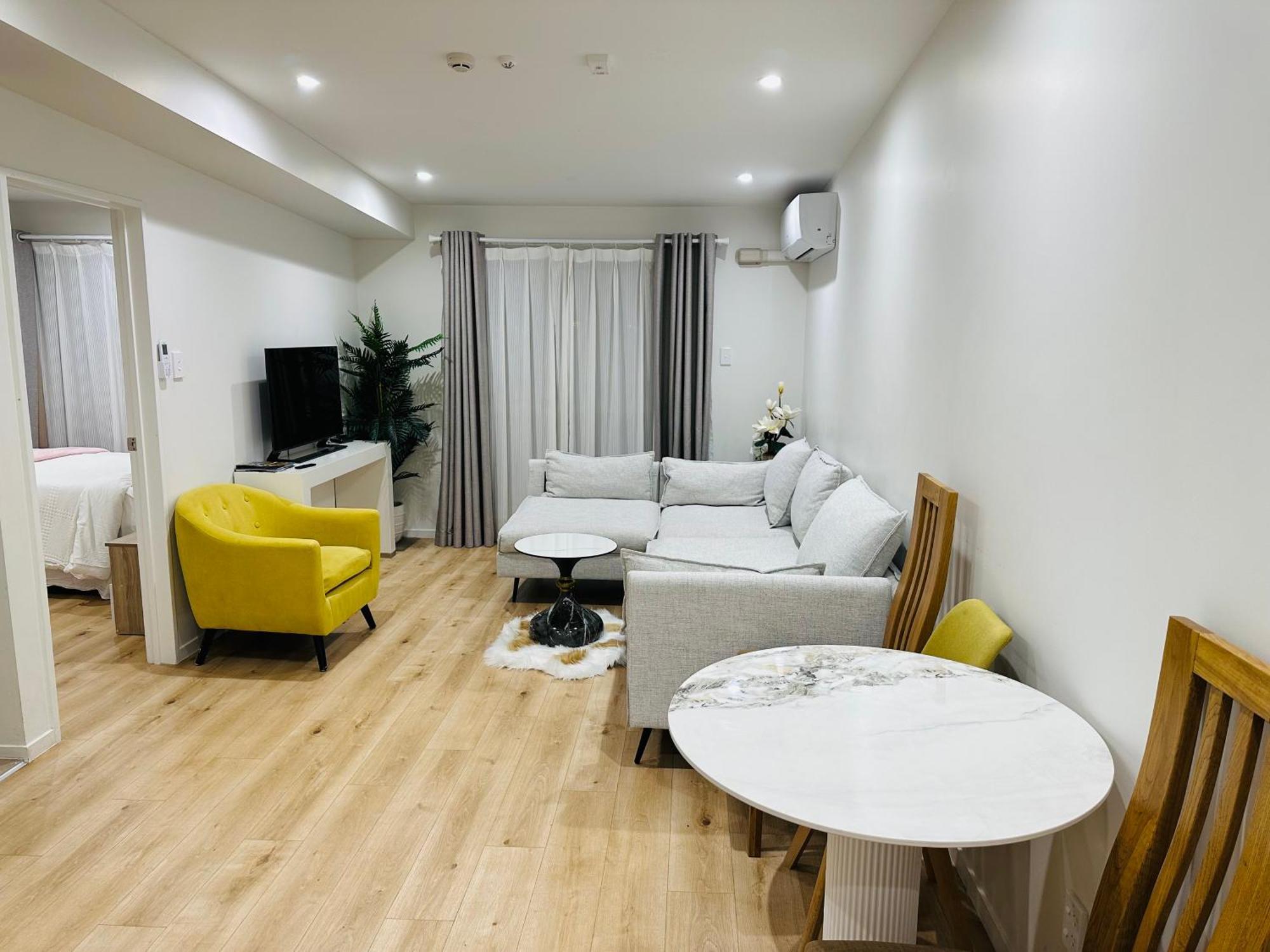 Otahuhu Town Centre Brand New 8b Apartment *