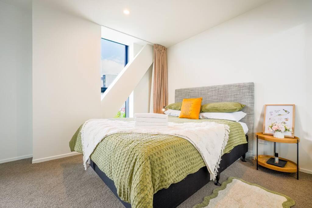 Sophisticated One-bedroom In Parnell Apartment