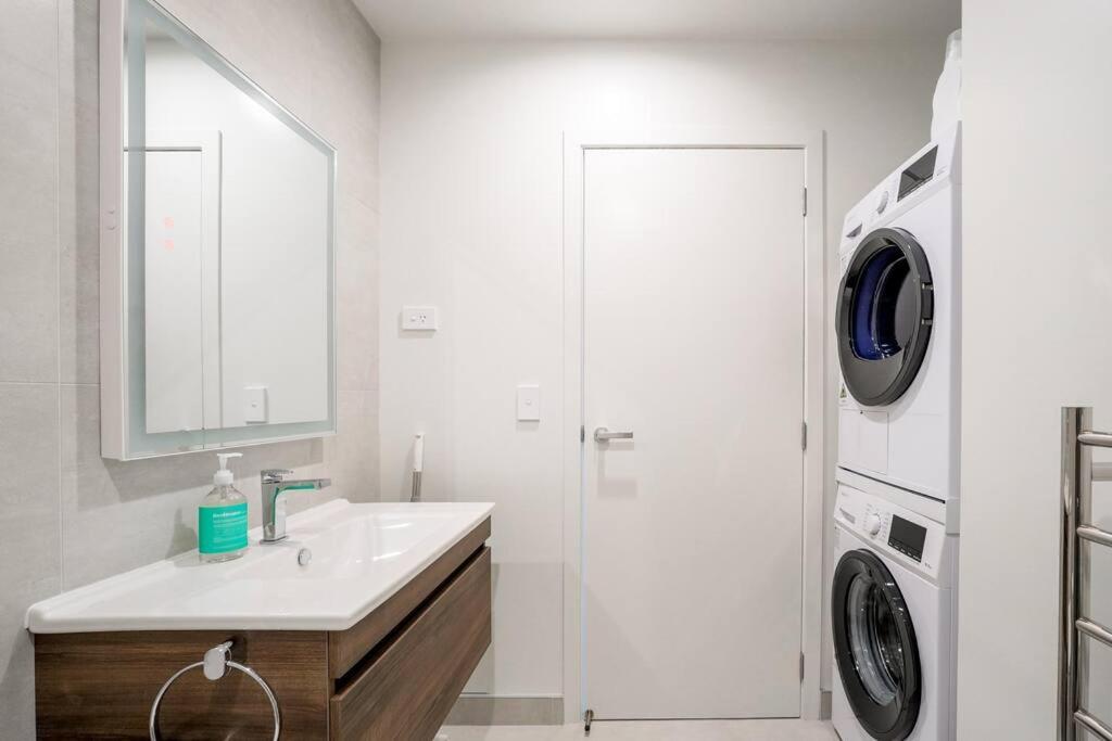 Sophisticated One-bedroom In Parnell Apartment
