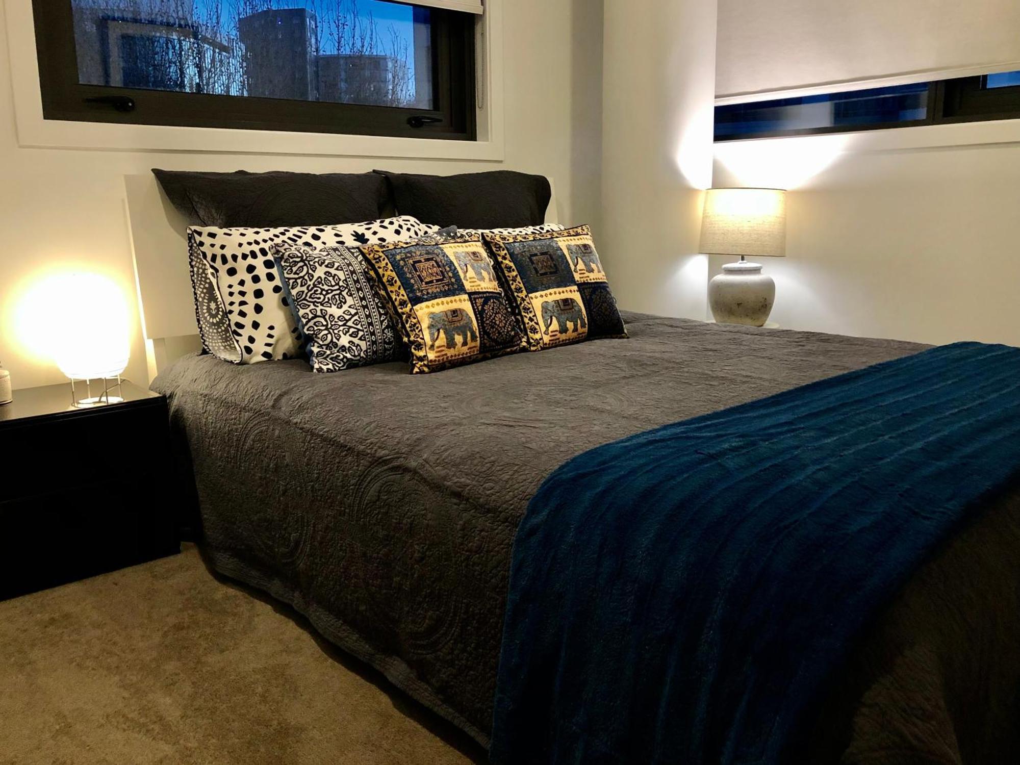 Condo, 2br, 2brm, Pool, Gym, Study Apartment