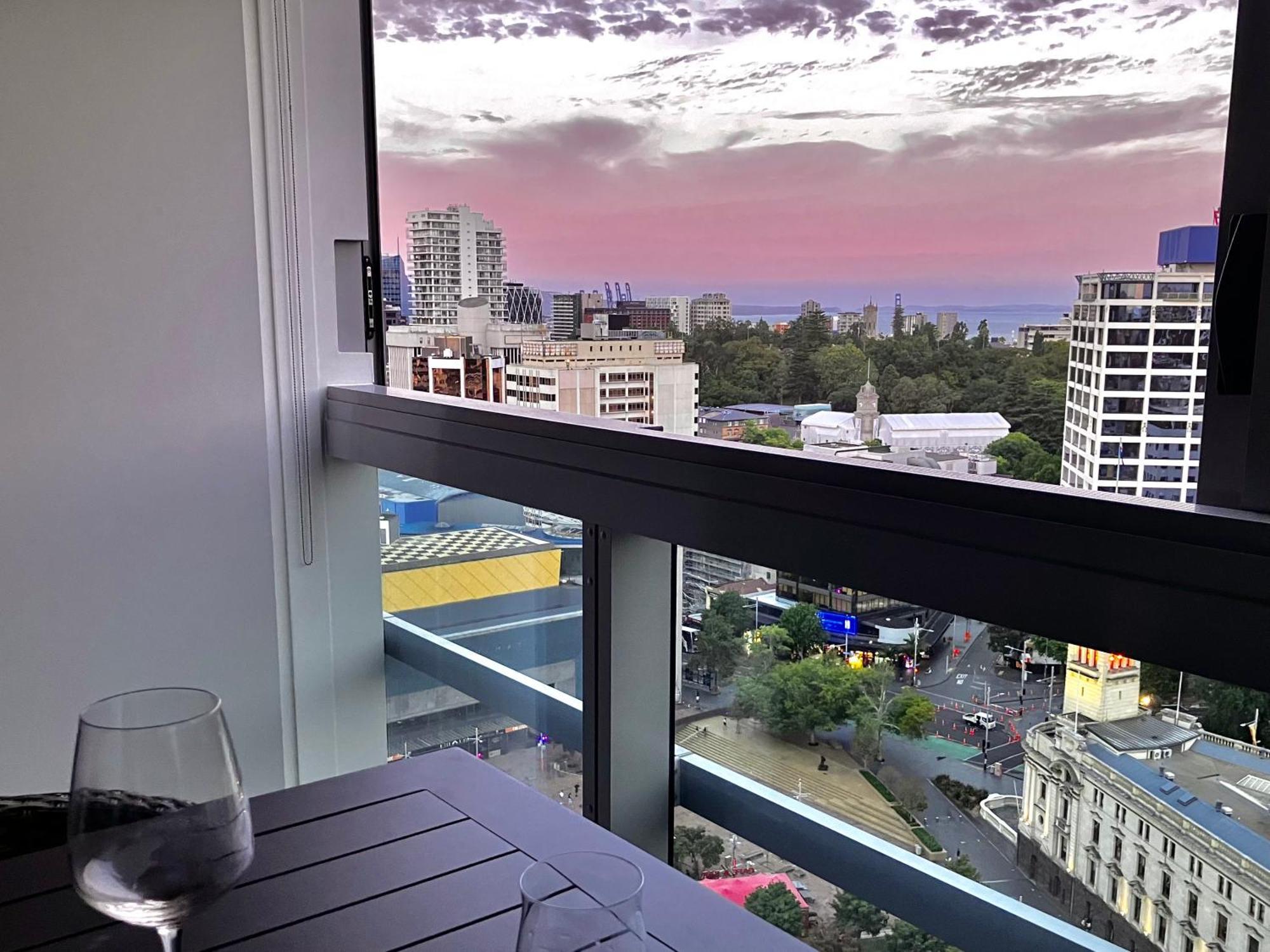 Apartment New Condo, Auckland, 3br, Pool, Gym, Parking *