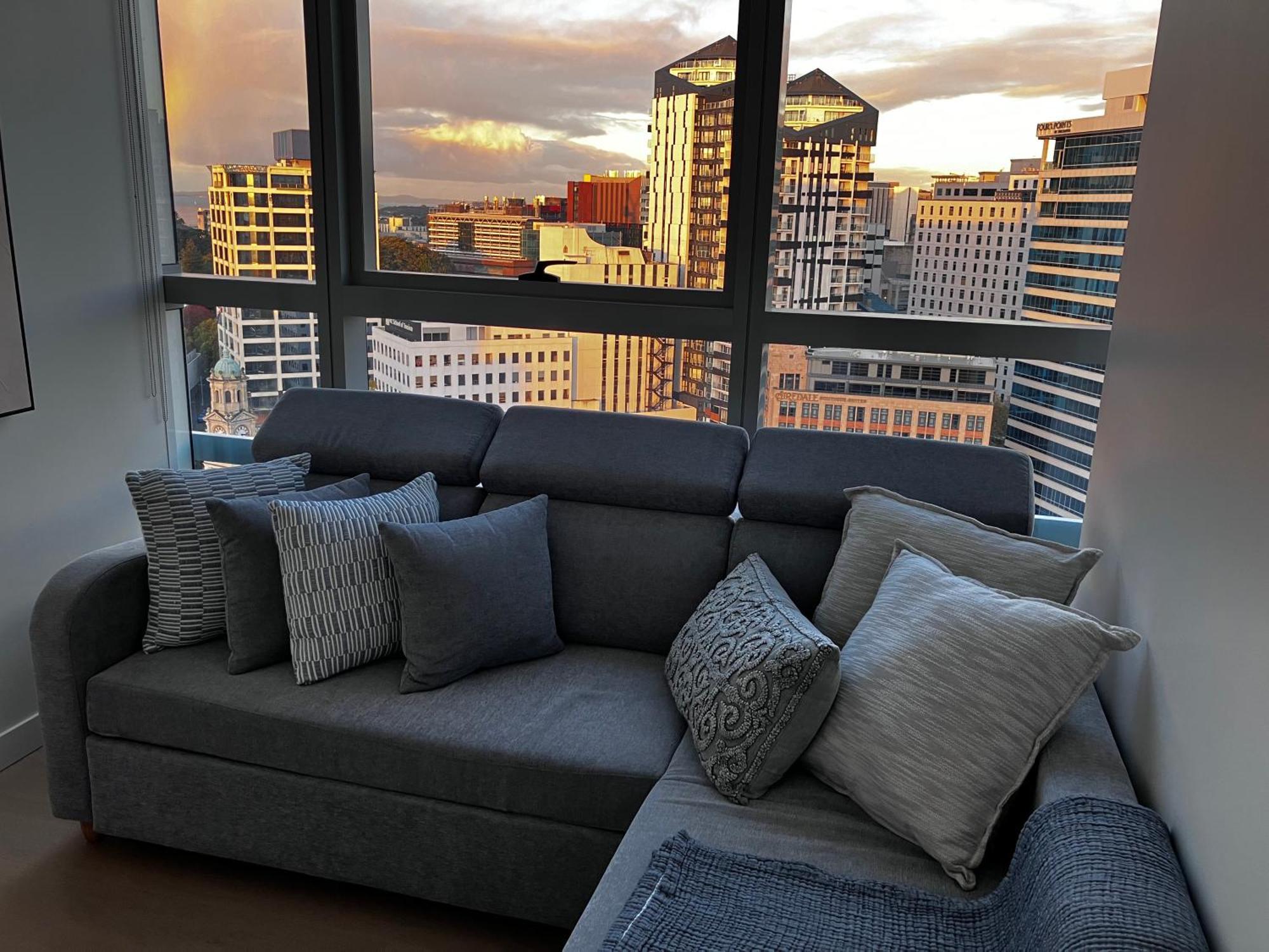 New Condo, Auckland, 3br, Pool, Gym, Parking