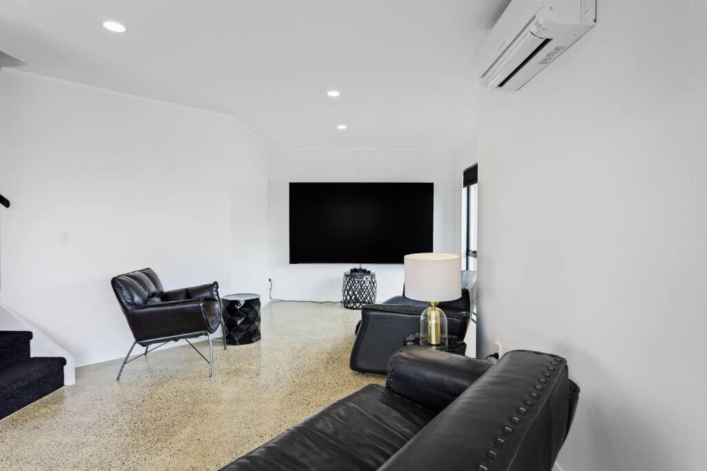 Awesome Designer 3br In The Heart Of Manukau