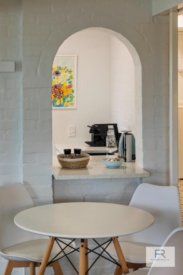 Holiday home Santorini Inspired-overlooking Okahu Bay *