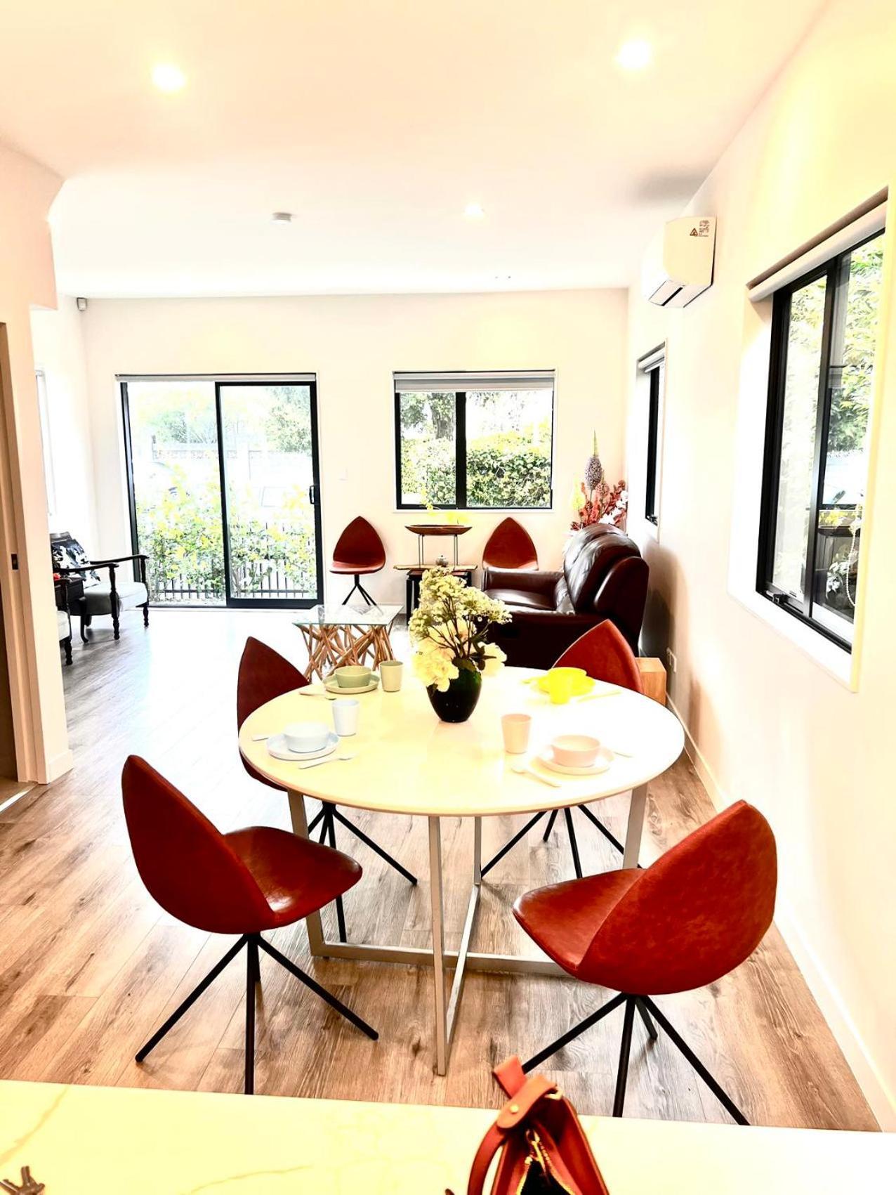 New Town House In Lane * Auckland