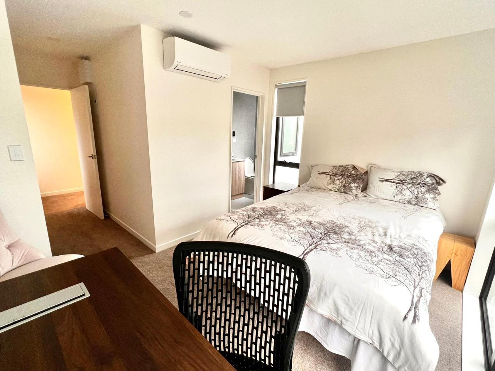 Homestay New Town House In Lane Auckland