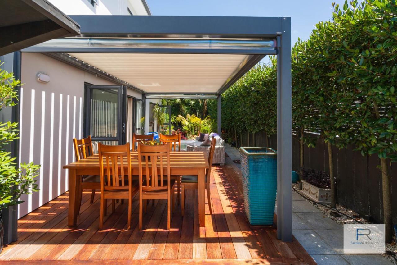 Holiday home Spectacular Tropical Modern Auckland