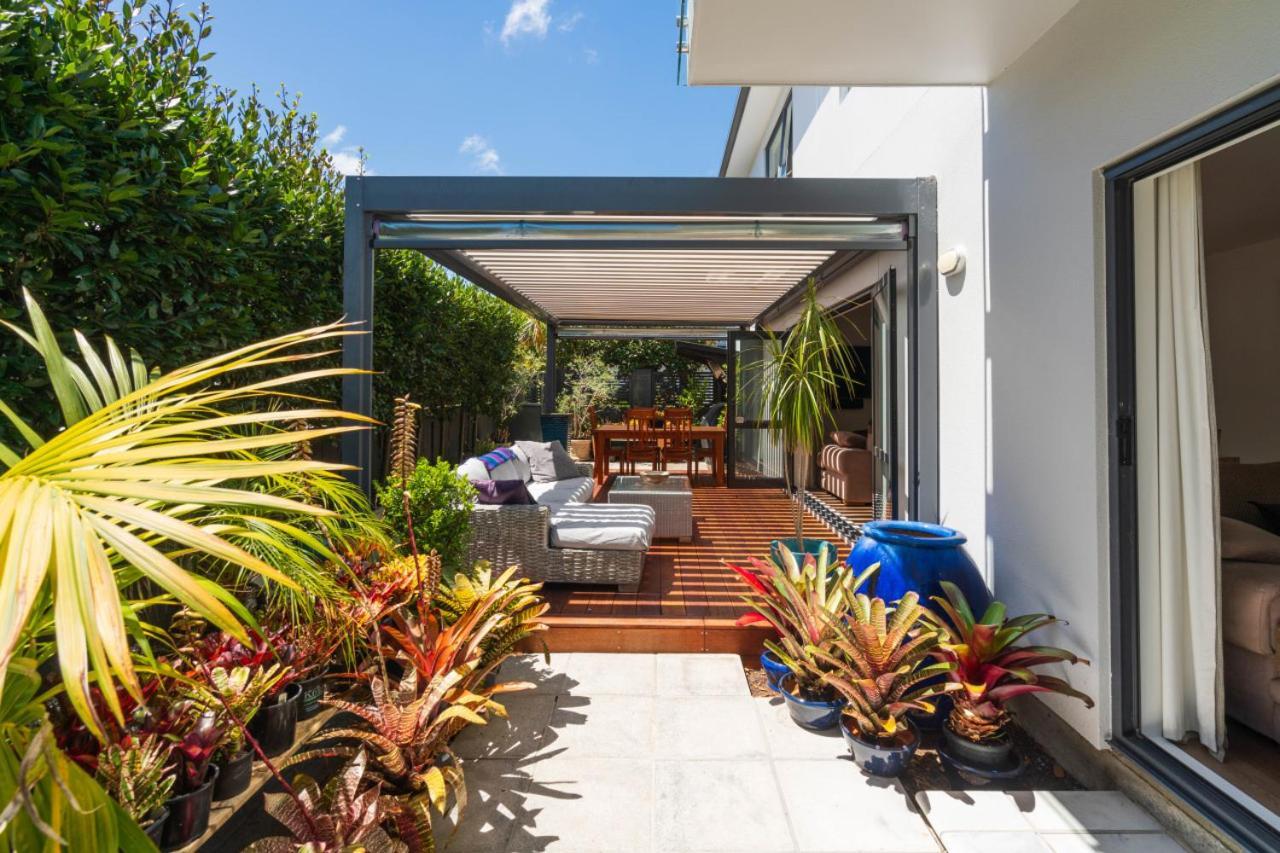Spectacular Tropical Modern Auckland