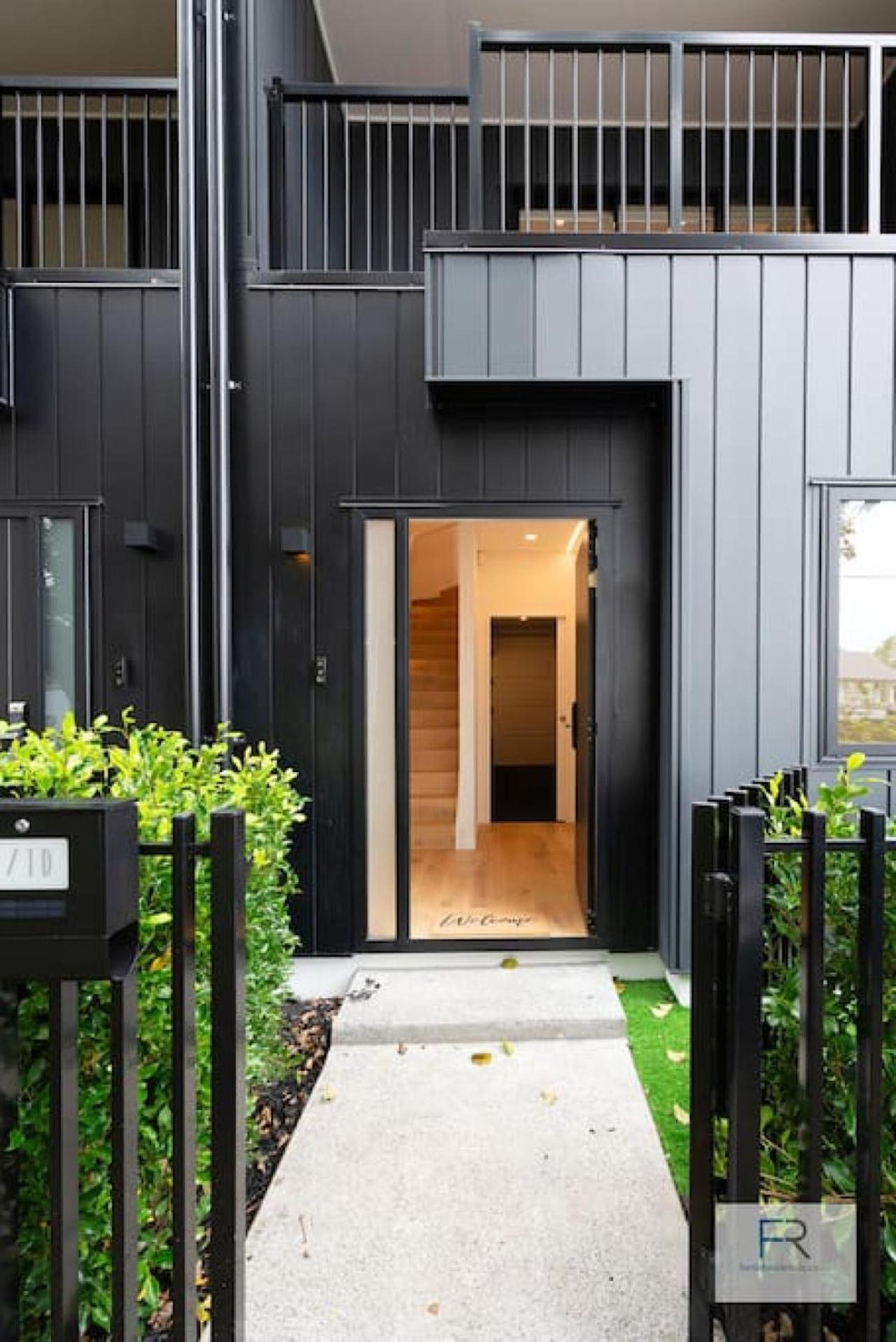 Premier Epsom Townhouse Holiday home *
