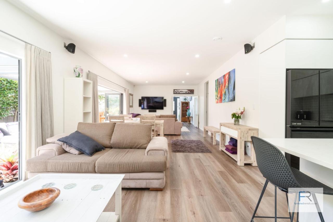 Spectacular Tropical Modern Auckland