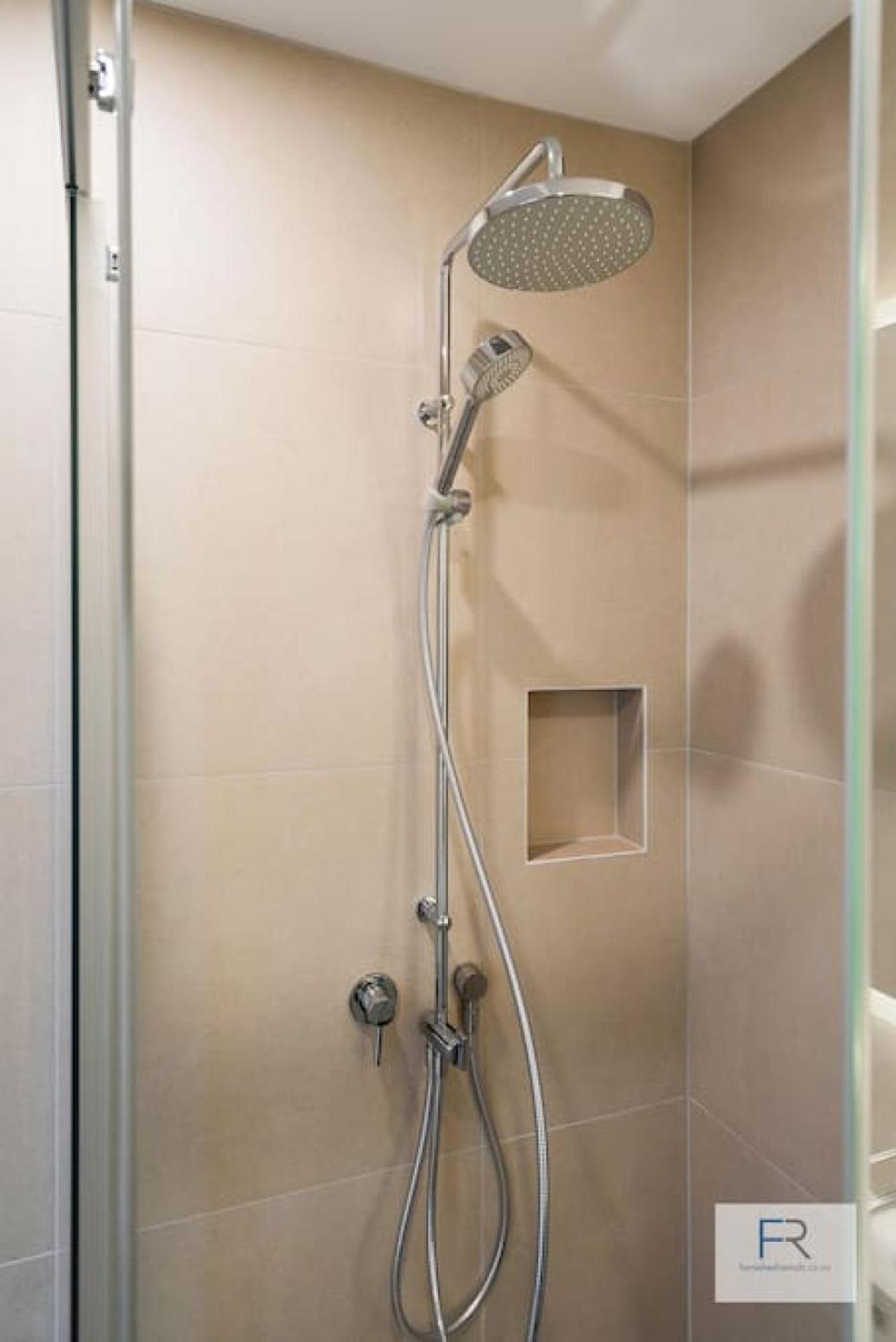 Premier Epsom Townhouse Holiday home *