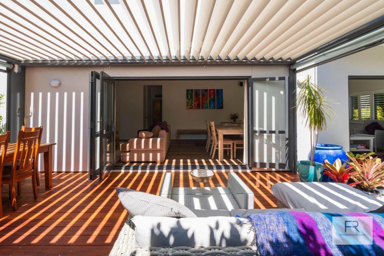 Spectacular Tropical Modern
