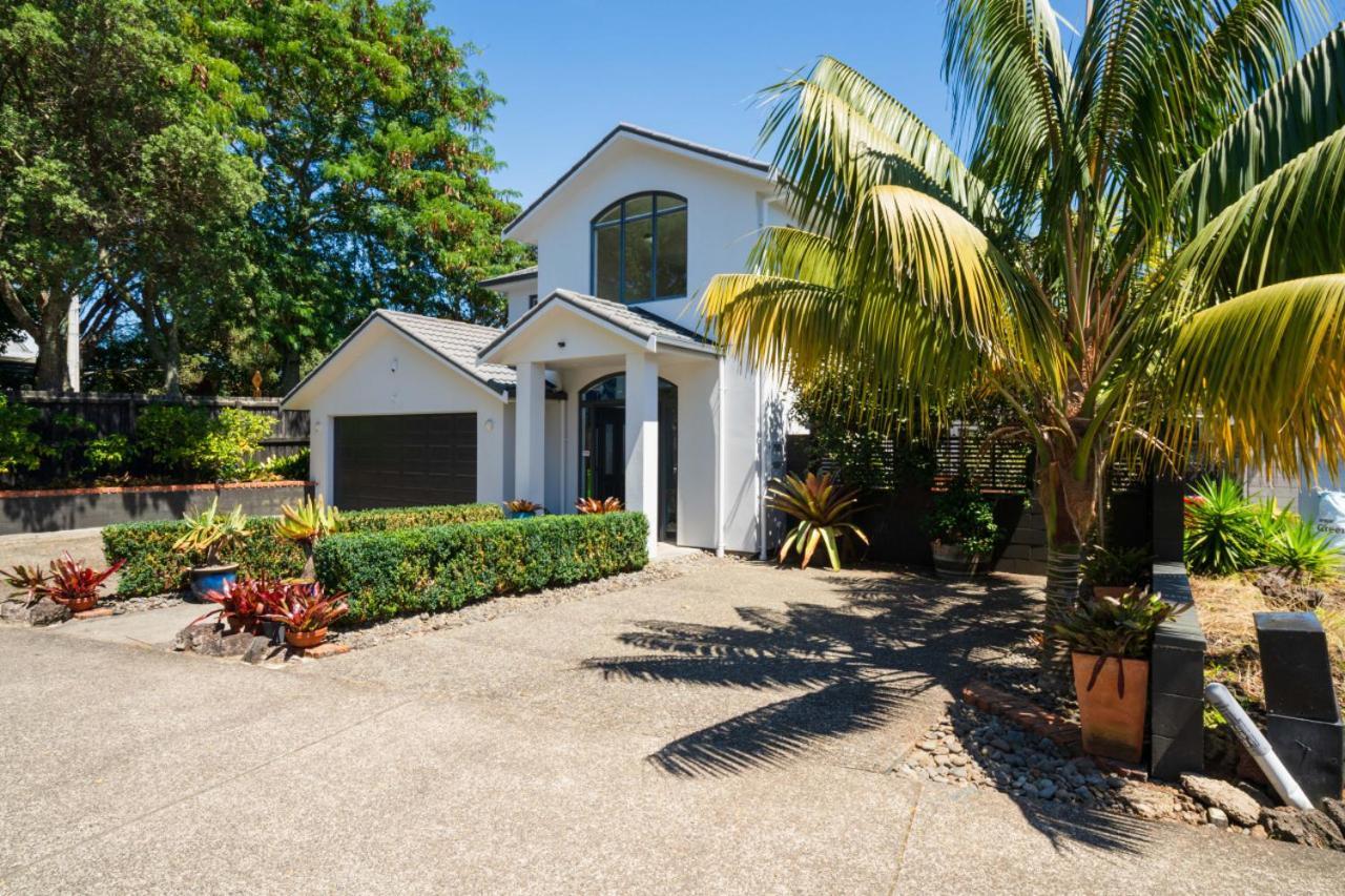 Spectacular Tropical Modern
