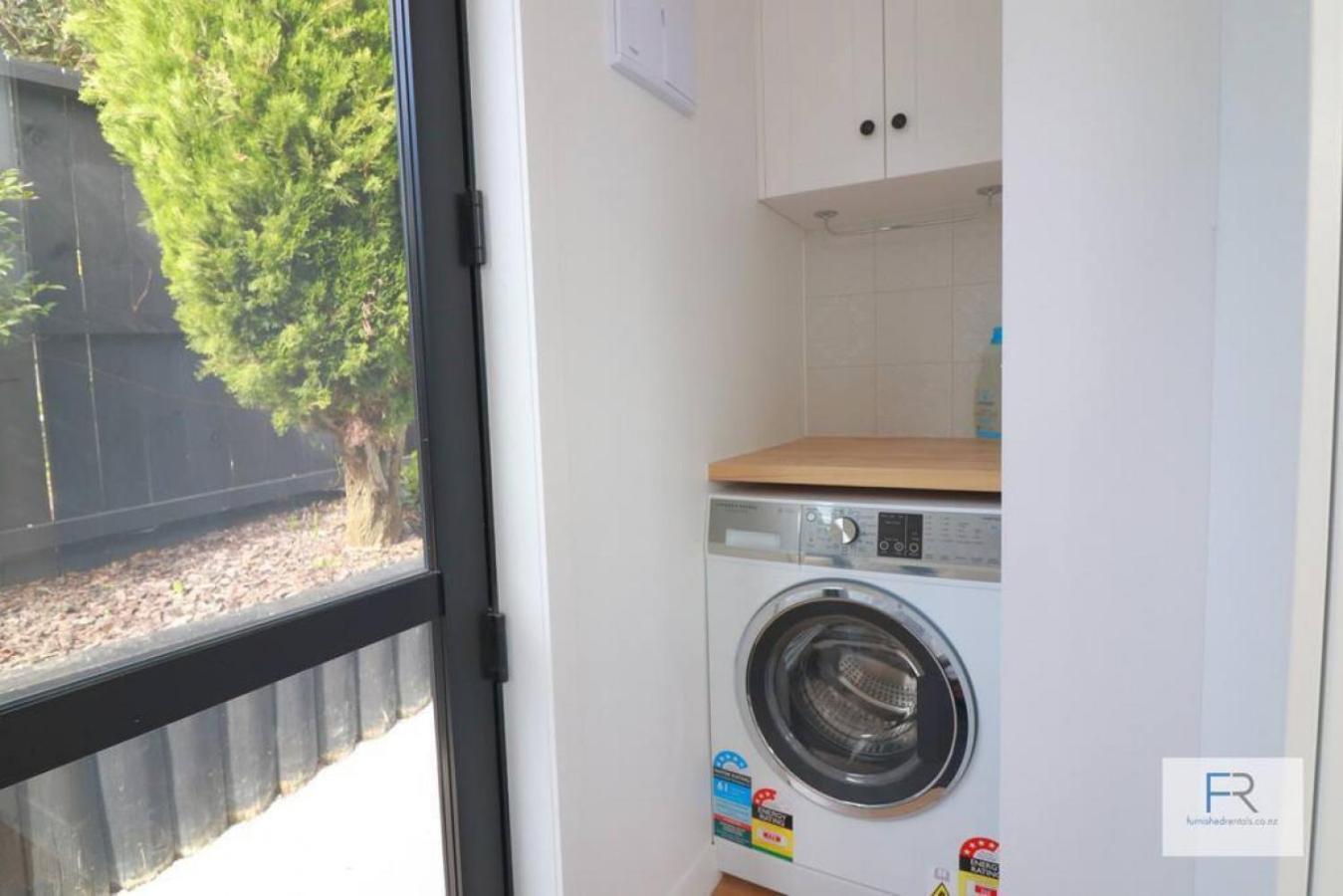 Cosy Tiny With Ocean Views Apartment