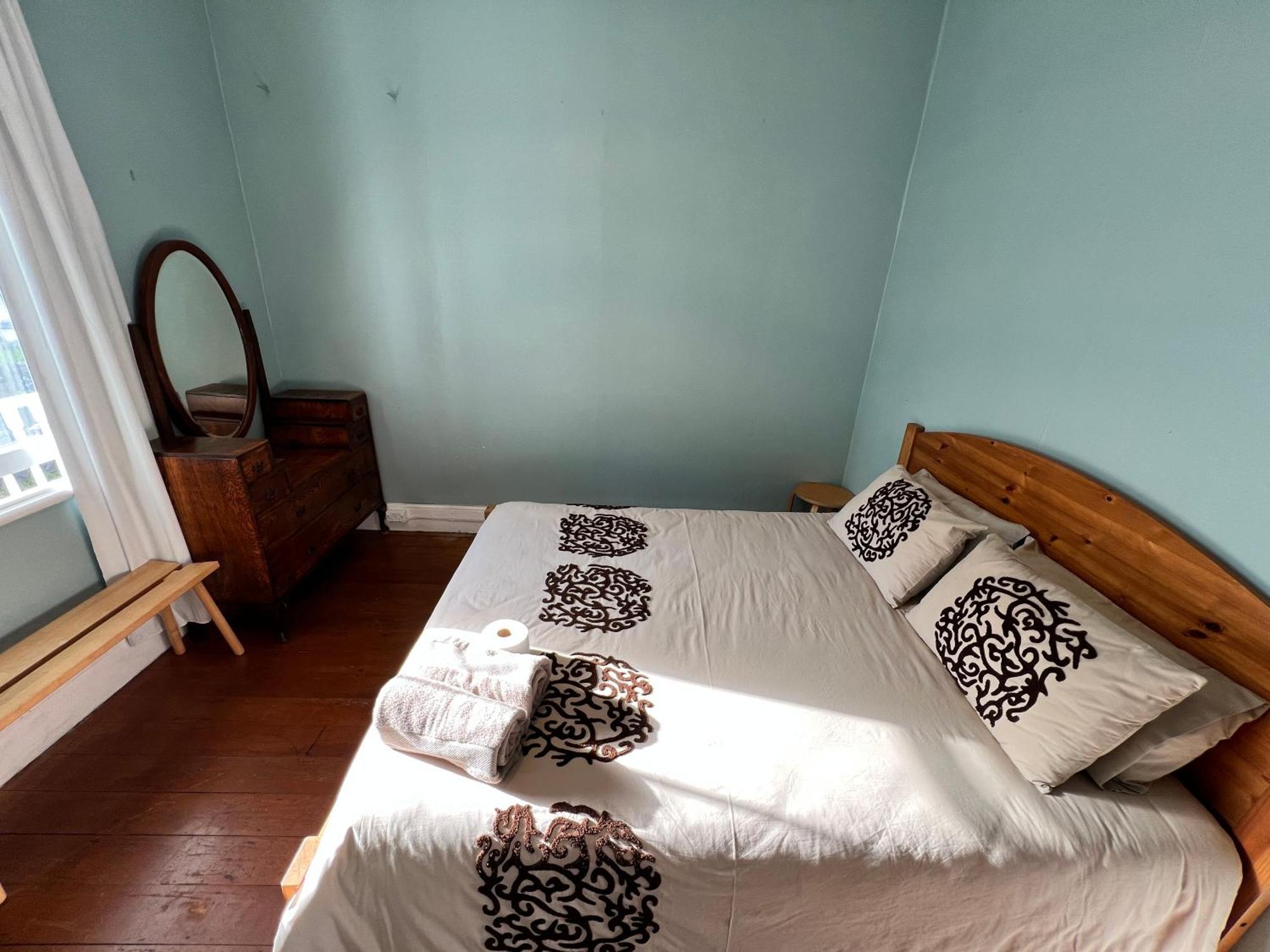 Ponsonby Paget House Homestay *