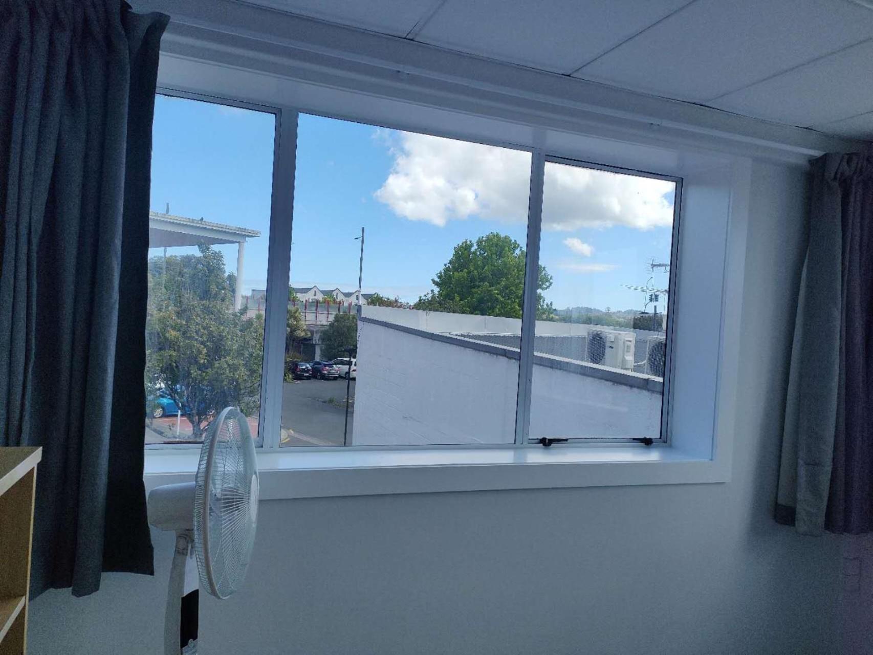 4 Beds Including 1 Double Bed, 1 Single Beds, 2 Double Sofa Beds, 2, 37 Totara Avenue, New Lynn * Auckland