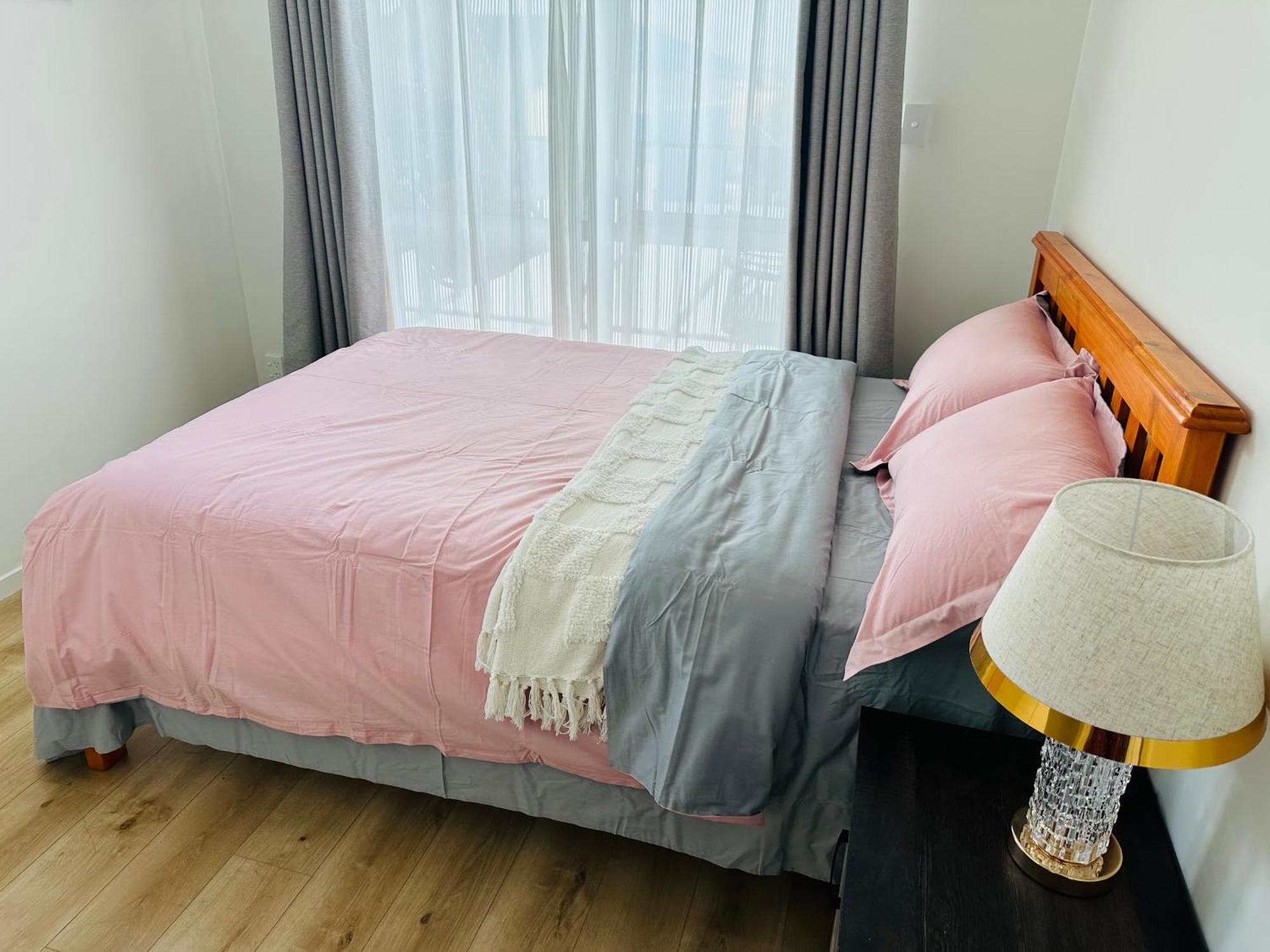 Otahuhu Town Centre Brand New 8b Apartment *