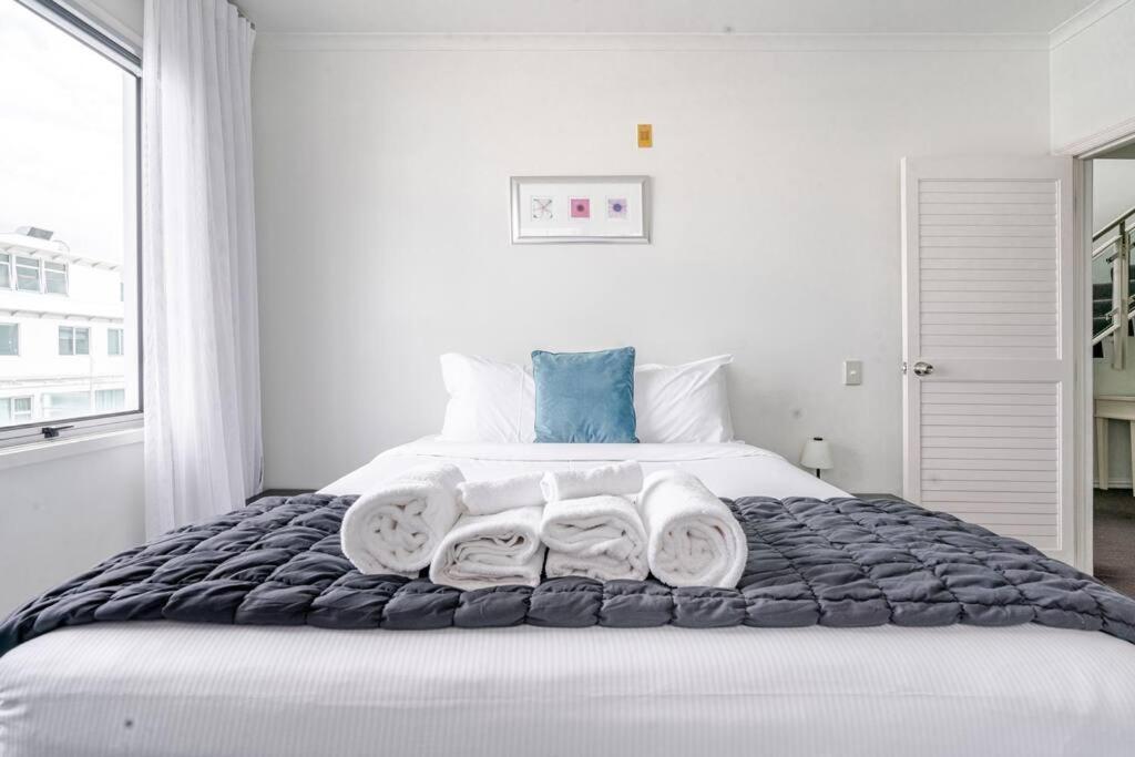 Sunbathed Penthouse With Spectacular Harbour Views Apartment Auckland