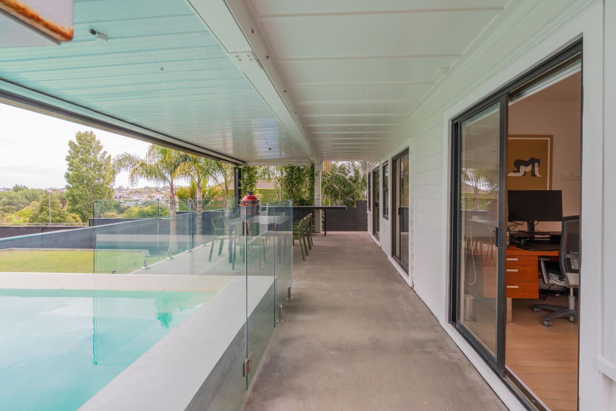 Stunning Poolside Holiday home Auckland