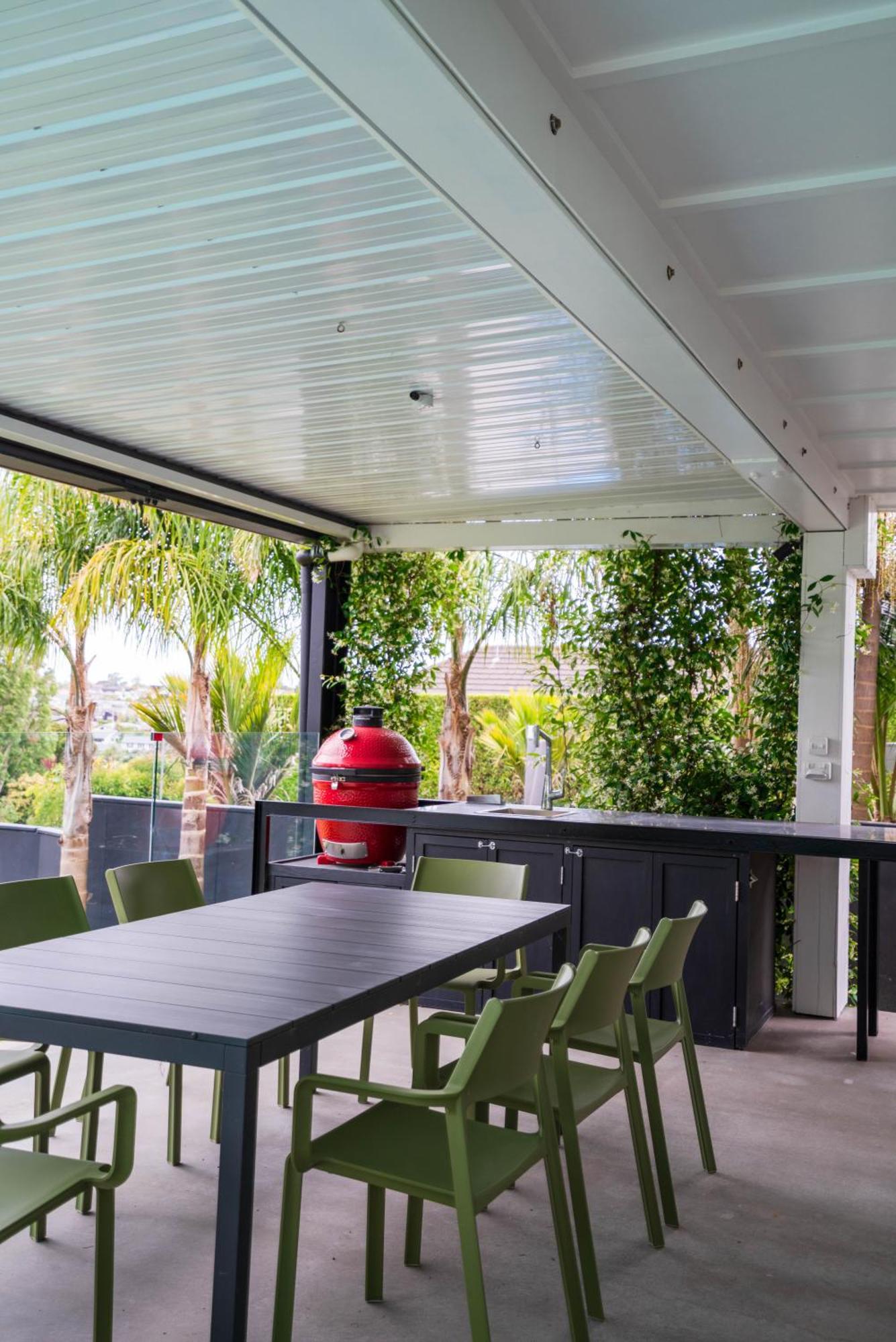 Stunning Poolside Auckland