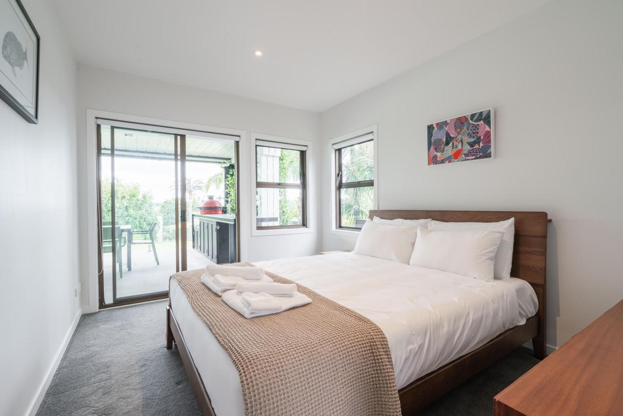 Holiday home Stunning Poolside Auckland