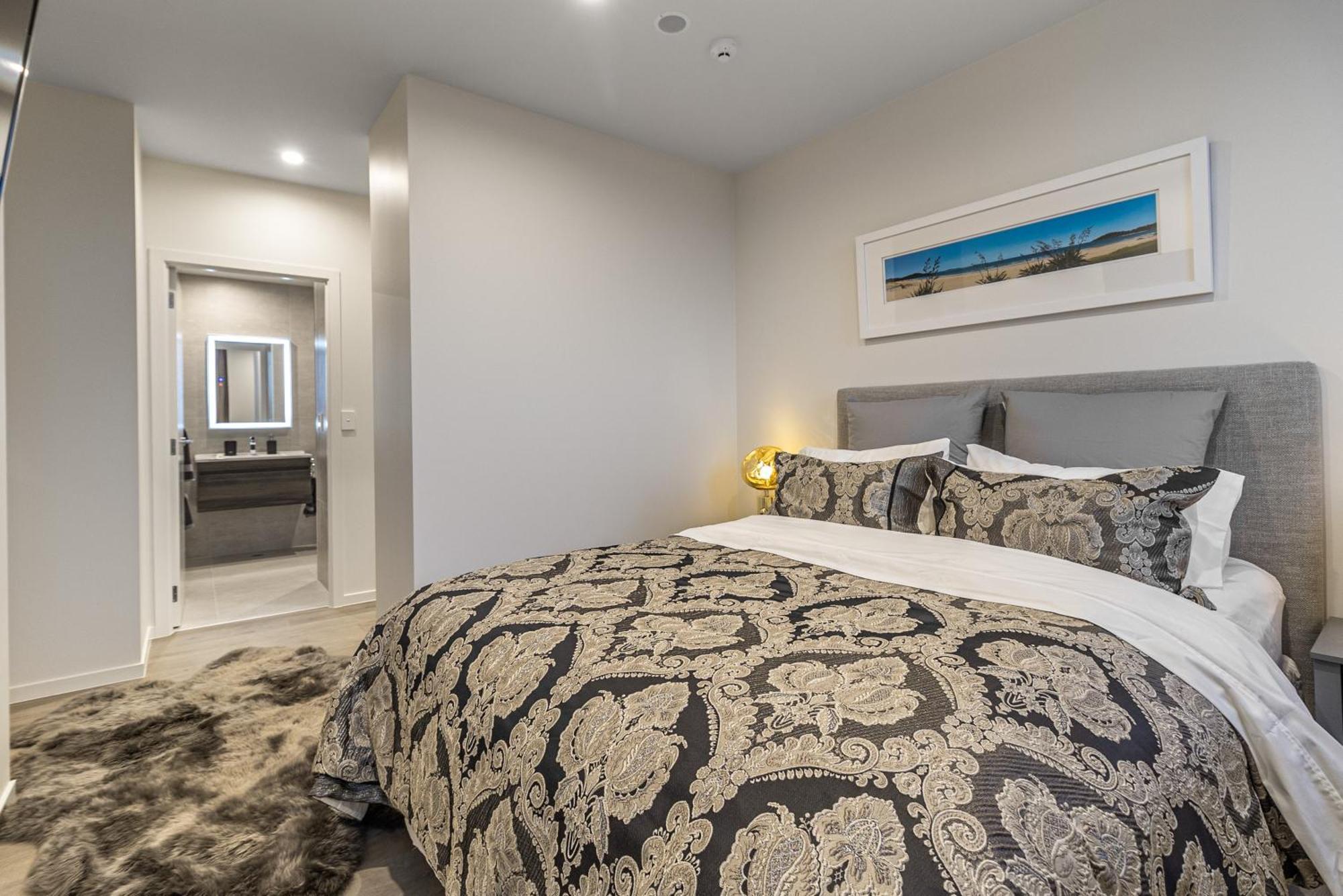 Bright 2br Penthouse Family Friendly Near Arena Apartment *