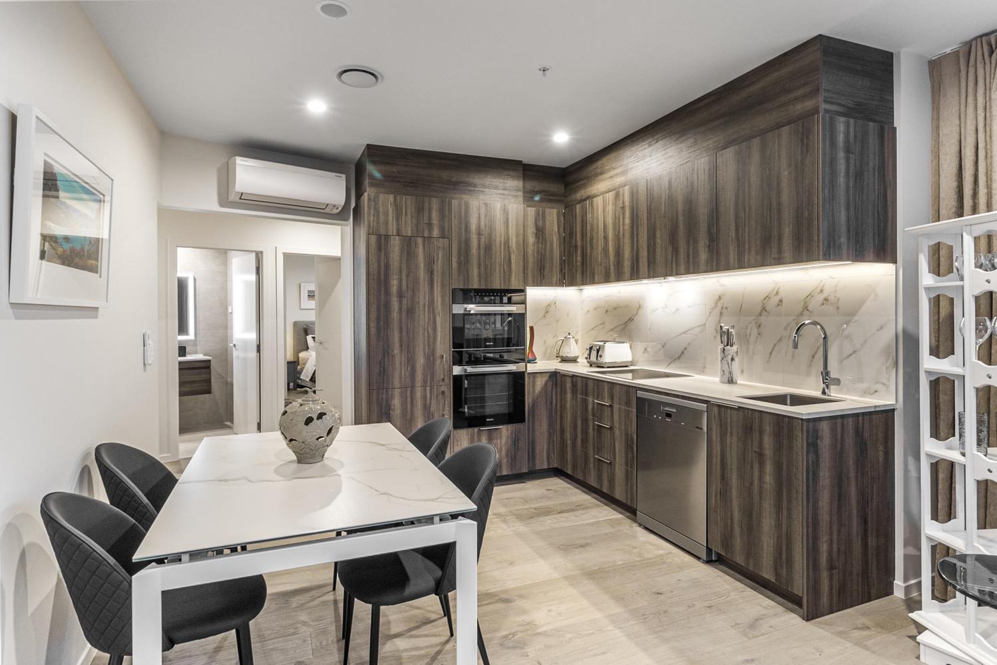 Bright 2br Penthouse Family Friendly Near Arena