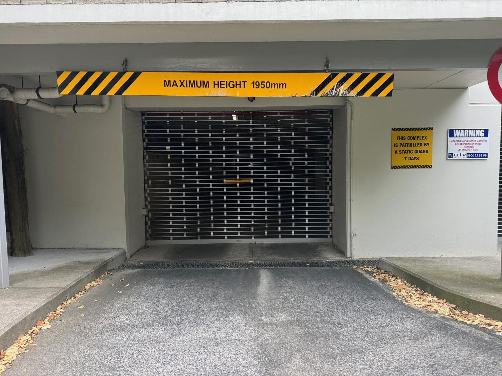 Immaculate 3 Bd 2 Bth -free Carpark & Pool *