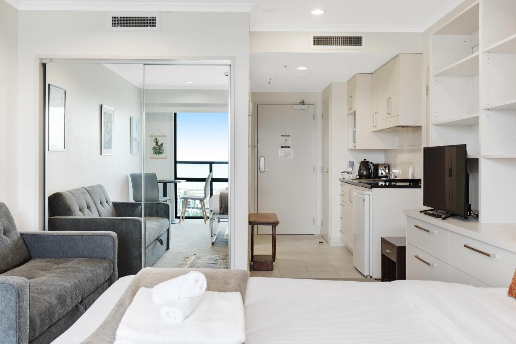 Skyline With Parking, Pool, And Sea Views *