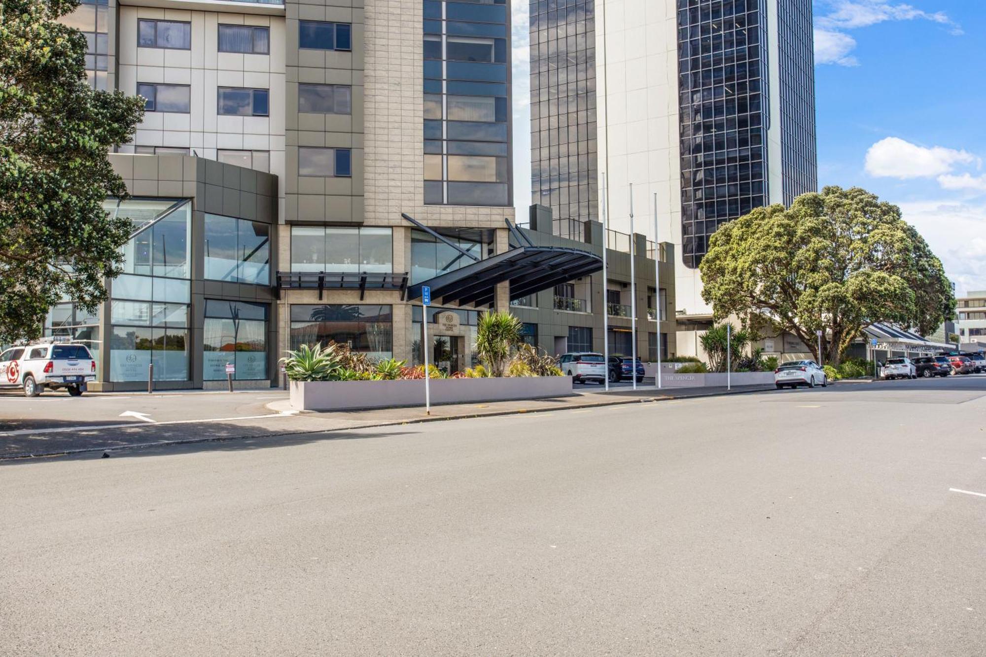 Apartment Skyline With Parking, Pool, And Sea Views Auckland
