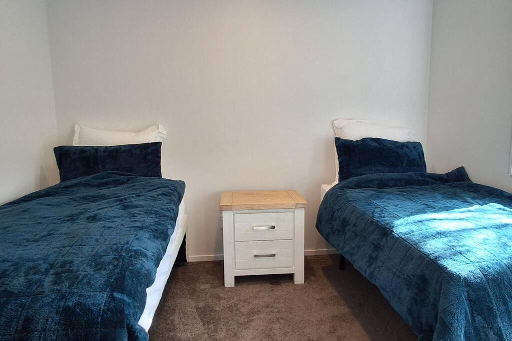 Hospedagem domiciliar Two Bedroom With Private Entrance In Convenient Location