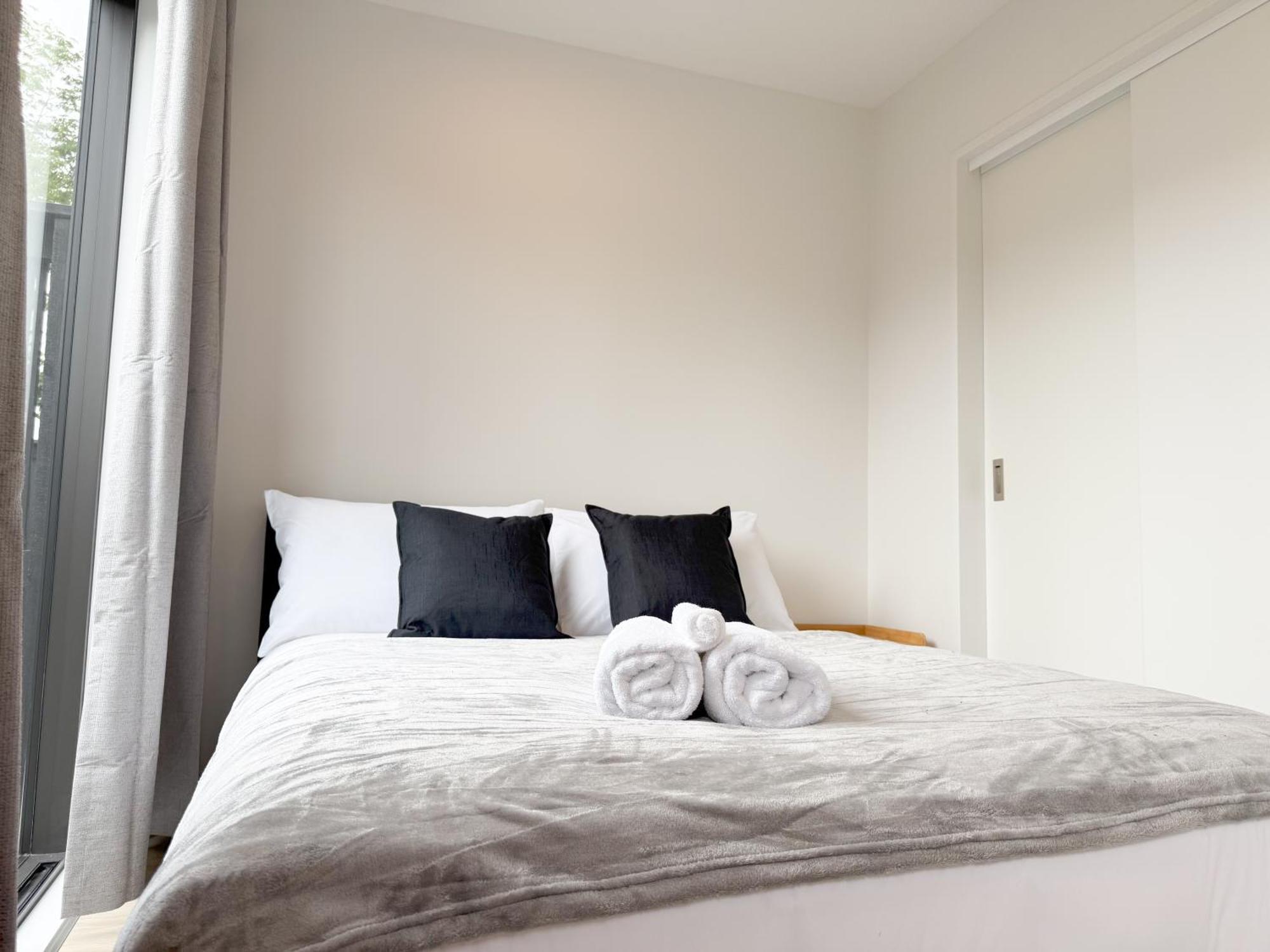 Hot Deal! Brand New Townhouse Close To Rainbow's End *