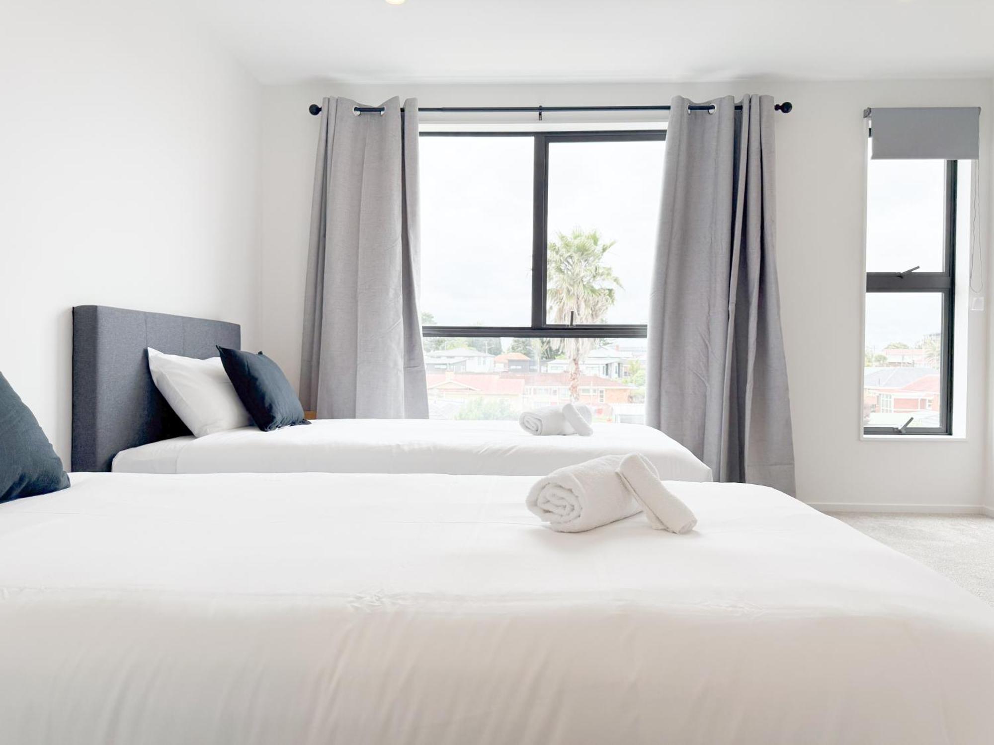 Hot Deal! Brand New Townhouse Close To Rainbow's End * Auckland