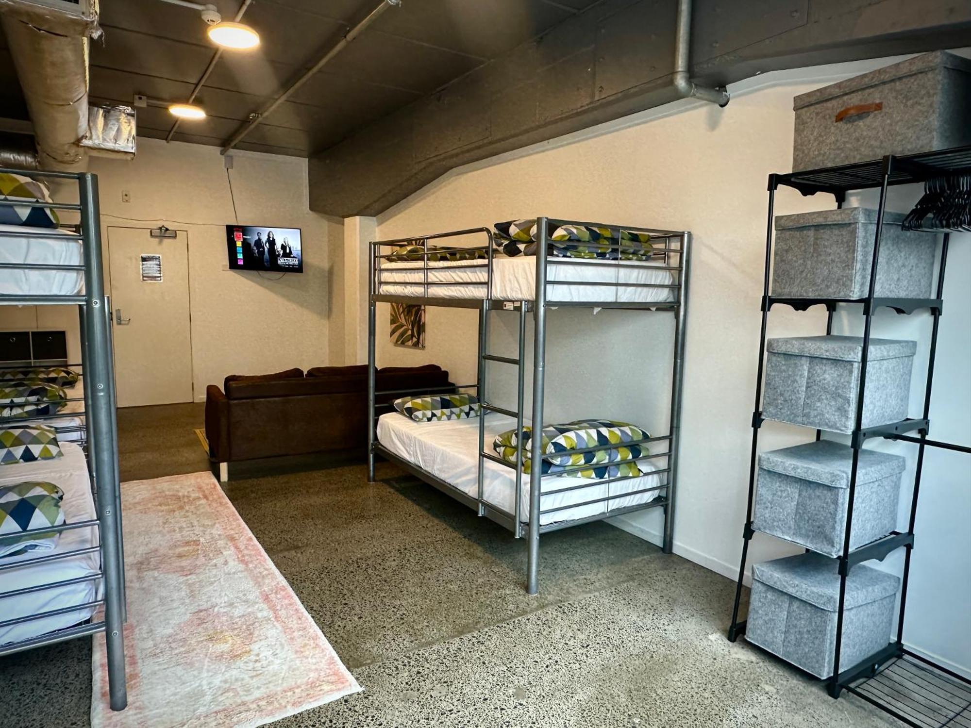 Hostel Tmacs *
