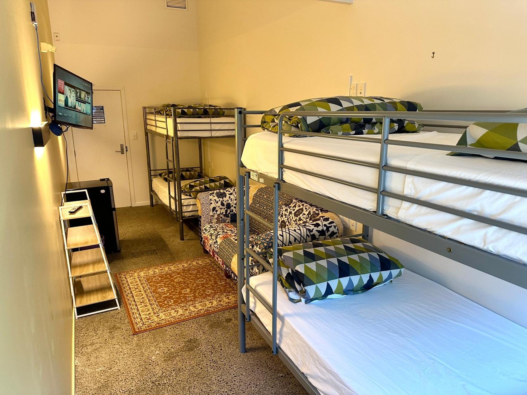 Hostel Tmacs *