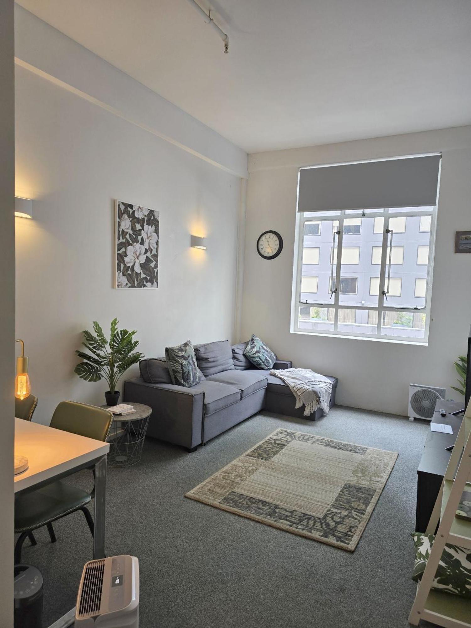 Art Deco Chic On Queen Apartment *