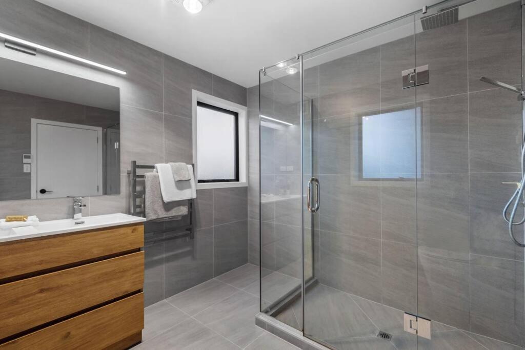 Villa Hot Deal! Stunning Modern House In Ellerslie