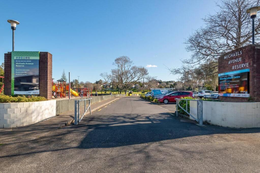 Hot Deal! Stunning Modern House In Ellerslie Villa