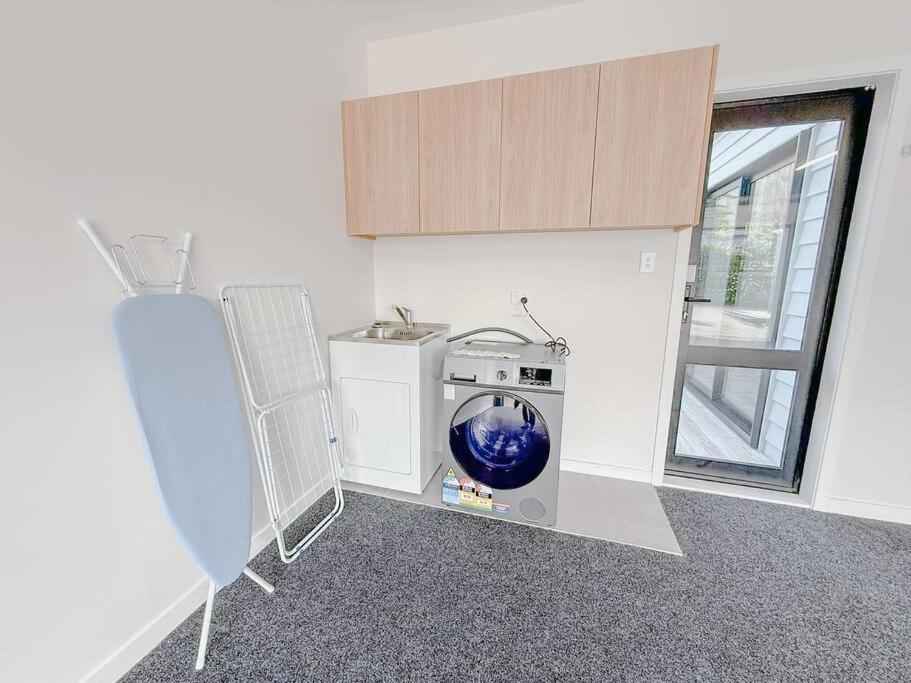 Hot Deal! Stunning Modern House In Ellerslie Villa