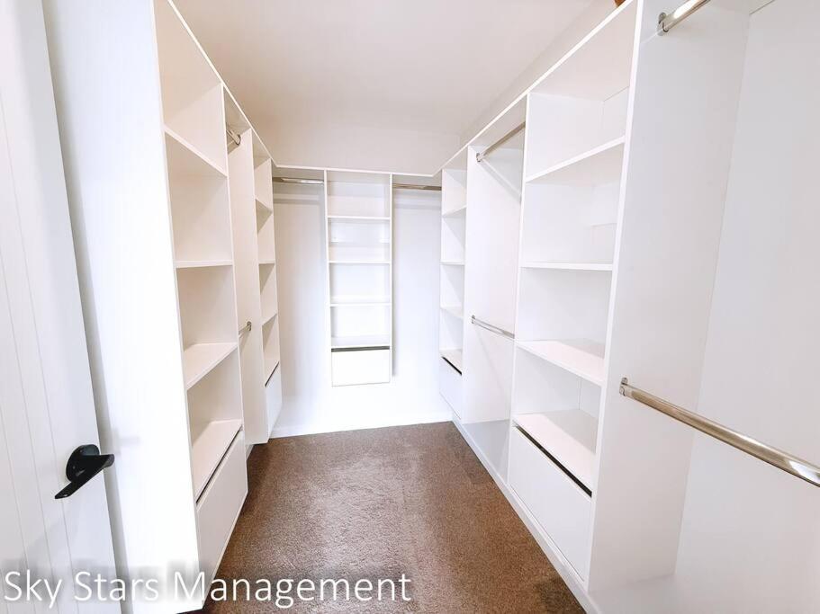 Hot Deal! Stunning Modern House In Ellerslie * Auckland