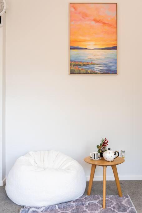 Cozy 2-bedroom Unit With Private Bath In Torbay